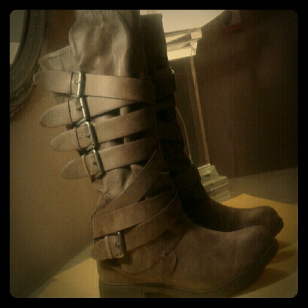 Report Brown Boots
